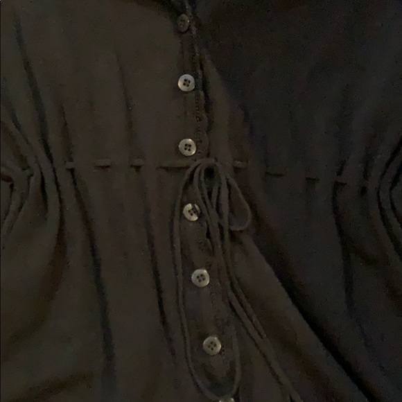 Delicate scalloped neckline & sleeves Lightweight - Picture 8 of 10